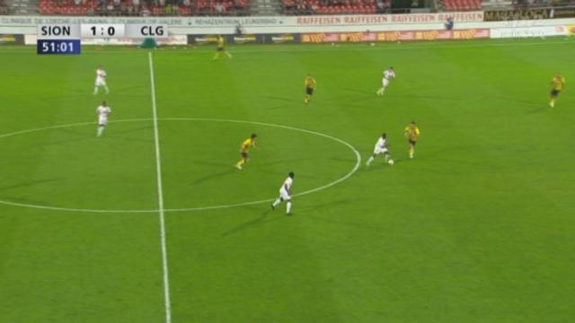 Football / Europa League: 53e minute, Sion est tout proche de se mettre à l'abri mais le tir de Prijovic est dévié sur le poteau par Forster.