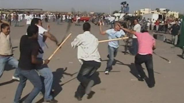 Séquences choisies - Violences en marge du procès Moubarak
