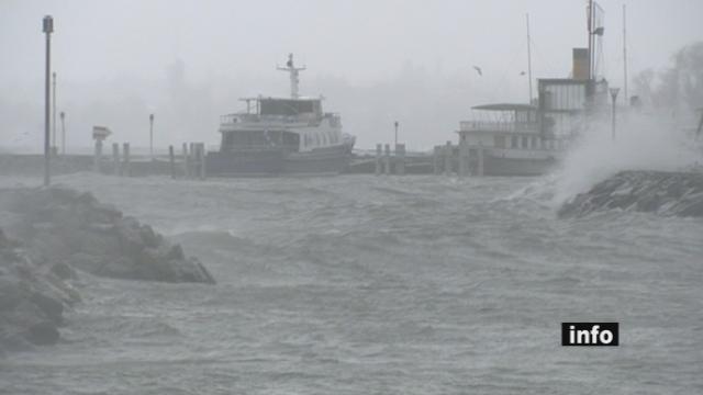 Tempête Joachim: avec des vagues de plus deux mètres sur le lac Léman, la CGN a préféré maintenir tous ses bateaux à quai