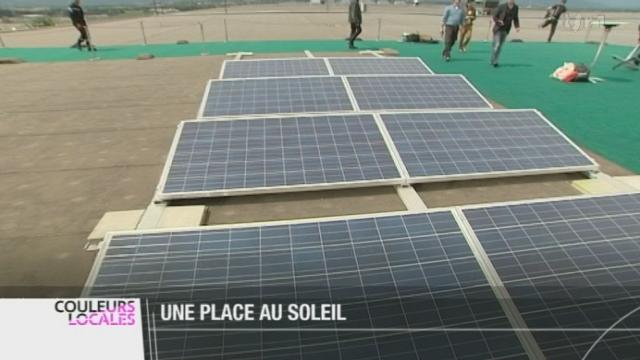 GE: les toits de Palexpo vont accueillir la plus grande centrale solaire de Suisse. Quinze mille panneaux photovoltaïques seront installés ces prochains mois