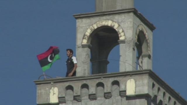 Les rebelles libyens approchent de Tripoli