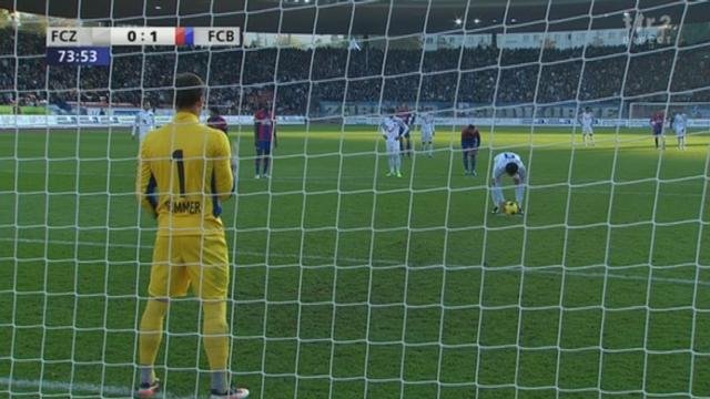 Football / Super League / 12ej: Zurich - Bâle (0-1): Un penalty très généreux est accordé à Zurich... mais Chermiti manque complètement sa frappe.