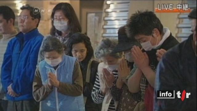 Japon: la terre a de nouveau tremblé lundi matin, un mois jour pour jour après le séisme ayant provoqué l'accident nucléaire de Fukushima