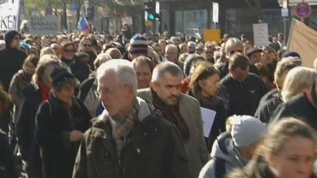 Séquences choisies - Les indignés toujours en colère