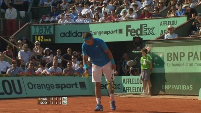 Tennis / Roland Garros (1/4): Nadal - Soderling. Soderling s'accroche dans le 3ème set. Et c'est au forceps et sur un magnifique coup droit le long de la ligne que Nadal mène 6-5.