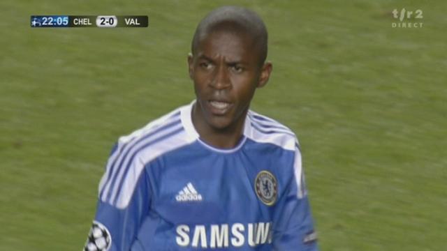 Football / Ligue des Champions (gr. E): Chelsea-Valence (2-0) Enorme erreur du défenseur de Valence, Victor Ruiz, qui laisse passer Ramires pour le 2 à 0!