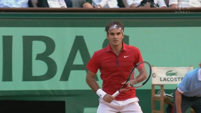 Tennis / Roland Garros (2e demi-finale): 2e manche. Roger Federer (SUI) - Novak Djokovic (SRB). Encore de 3 balles de contre-break pour Federer. Le Suisse revient à 5-5 puis remporte son service de haute lutte. Brillant!