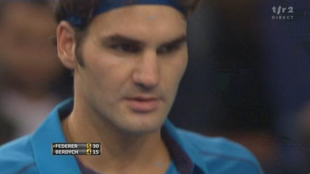 Tennis / Tournoi de Paris-Bercy (demi-finale): Roger Federer - Tomas Berdych (TCH). A 5-4, Federer sert pour le gain de la 1re manche