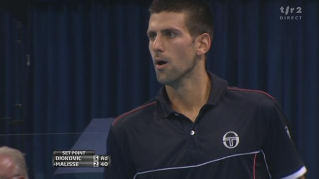 Tennis / Swiss Indoors (1/16) : Djokovic s’assure facilement le premier set 6-2 face à Malisse.