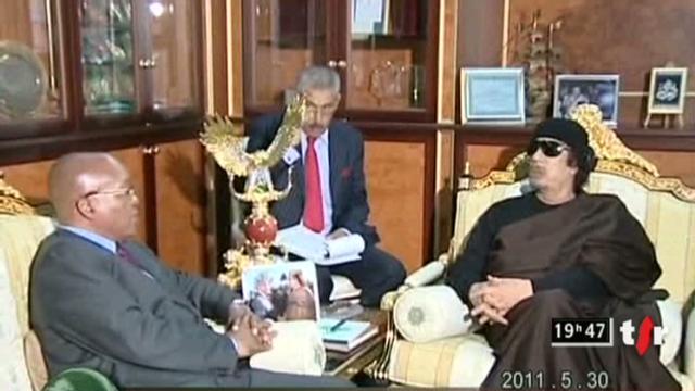 Libye: le président sud-africain Jacob Zuma rencontre Mouammar Kadhafi pour tenter de mettre fin à la crise