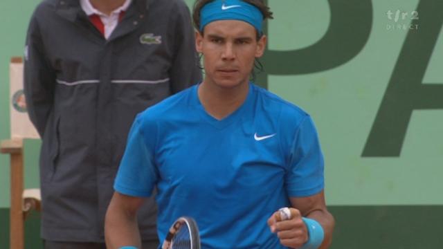 Tennis / Roland-Garros (2ème tour) : Rafael Nadal fait face à un adversaire coriace, son compatriote Pablo Andujar. A témoin, cet incroyable échange : 32 coups de raquettes !