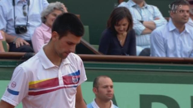 Tennis / Roland Garros (2e demi-finale): 2e manche. Roger Federer (SUI) - Novak Djokovic. Le 4e set se joue au tie break à 21h30! Federer à l'interview après un succès mémorable