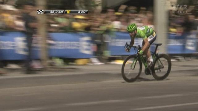 Cyclisme / Tour de France (21e et dernière étape): dernier sprint intermédiaire. Mark Cavendish sans rival à 35 km de l'arrivée. Mais devant il y avait 6 échappés... V2
