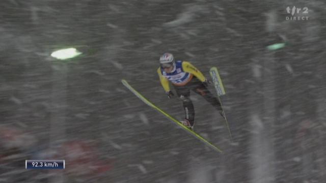 Saut à ski / Engelberg (SUI): Simon Ammann est provisoirement 8e avec un très bon saut à 126m