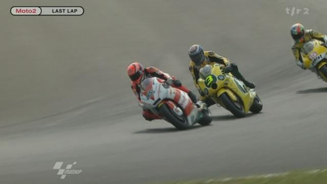 Motocyclisme / GP du Japon à Motegi: moto2. Dernier tour et arrivée. La victoire pour Marquez (ESP) devant Iannone (ITA). Thomas Lüthi 3e