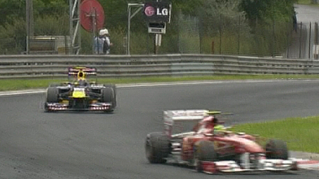 Automobilisme / F1 (GP de Hongrie): 58e tour: Hamilton a rétrograé. Le couteau entre les dents, il revient. Alonso part à la faute