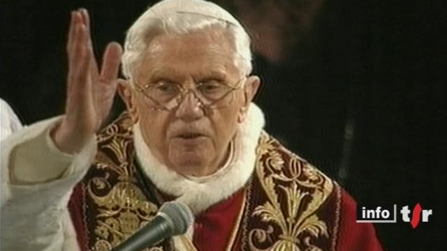 Fêtes de Pâques: le Pape Benoît XVI a mené la traditionnelle procession du Colisée en mémoire du Chemin de croix de Jésus Christ