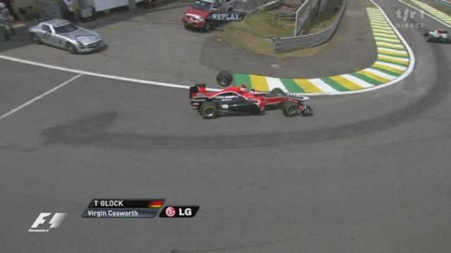 Formule 1 / GP du Brésil: Ravitaillement difficile pour Timo Glock qui perd une roue. ça n'arrive pas qu'à Sébastien Buemi.