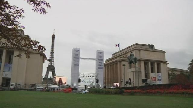 11 septembre: Paris reconstitue les tours jumelles