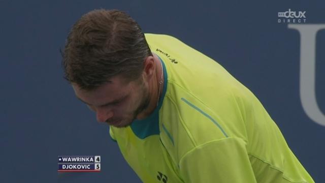 1/8 de finale: Wawrinka - Djokovic. Le service du Vaudois lui fait défaut et permet à Djokovic de s'adjuger la première manche 4-6