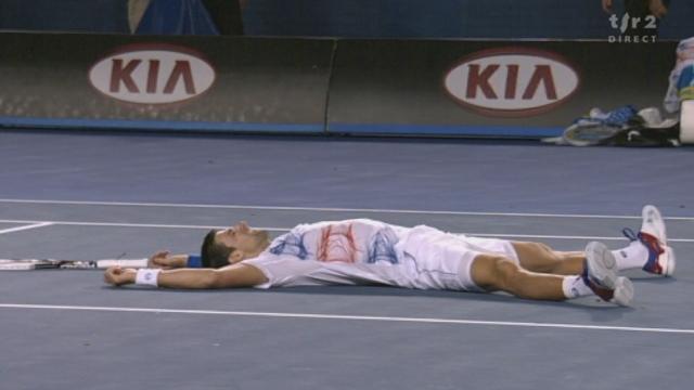 Tennis / Open d'Australie (2e demi-finale): Novak Djokovic (SRB) - Andy Murray (GBR). A 3-6 6-3 6-7 6-1 et 6-5, fin du match? en tous cas, 2 balles de match pour le Serbe après 4h50 de jeu!