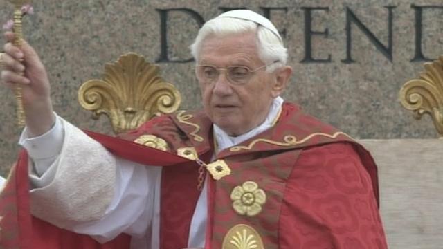 Le pape Benoît XVI préside la procession des Rameaux