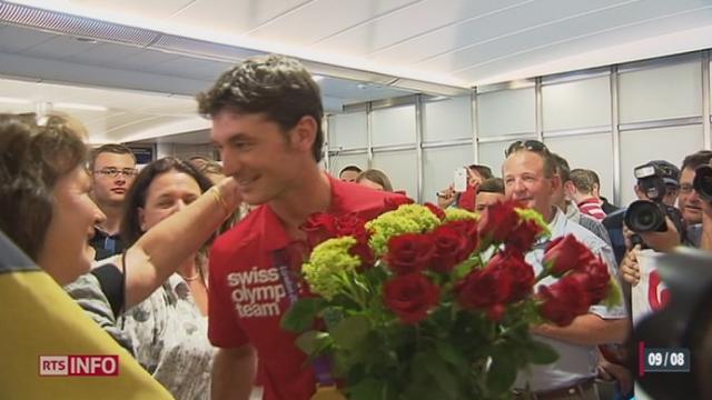 JO 2012: moins de 24 heures après avoir décroché l'or olympique, le cavalier Steve Guerdat est de retour en Suisse