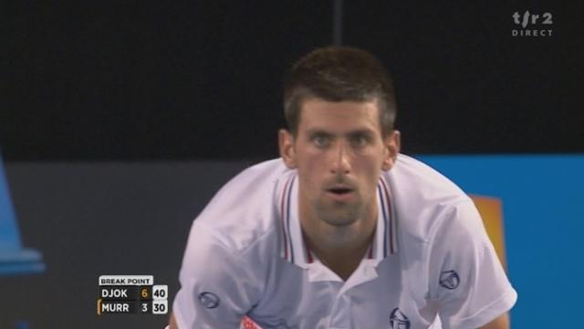Tennis / Open d'Australie (2e demi-finale): Novak Djokovic (SRB) - Andy Murray (GBR). Le Serbe prend deux fois le service de l'Ecossais, qui n le lui reprend qu'une seule fois 1re manche: 6-3