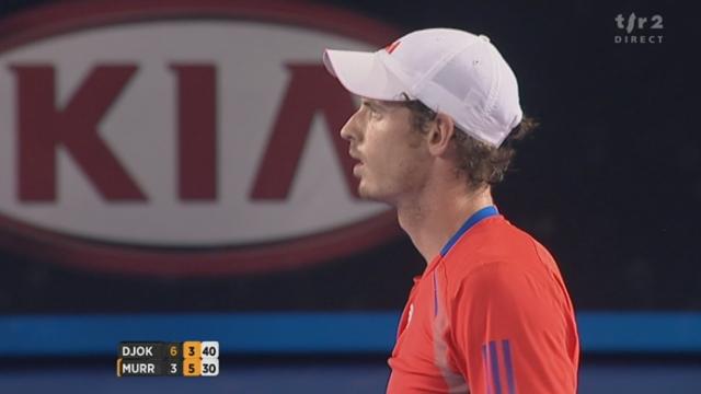Tennis / Open d'Australie (2e demi-finale): Novak Djokovic (SRB) - Andy Murray (GBR). L'Ecossais, qui a perdu la manche initiale 6-3, a l'occasion d'enlever le 2e set