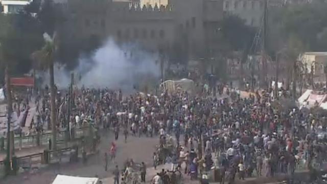 Gaz lacrymogènes sur la place Tahrir