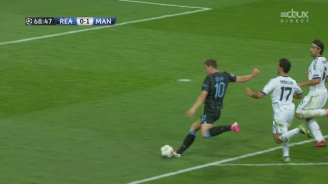 Groupe D. Real Madrid – Manchester City (0-1) : Man City profite d’une rapide contre-attaque pour mettre le premier but de cette partie. C’est Dzeko qui ouvre le score pour Man City, ayant tout juste remplacé Silva.