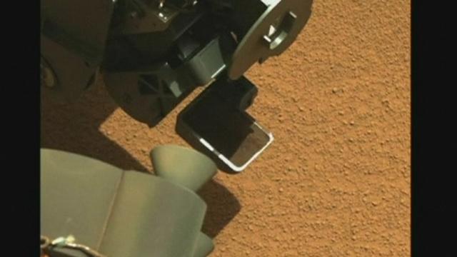Curiosity ramasse un échantillon de sol martien