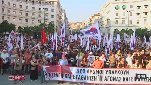 Grèce: des milliers de personnes ont défilé samedi à Salonique pour protester contre les nouvelles mesures d'austérité