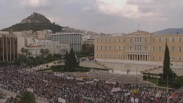 Séquences choisies - Premières échauffourées à Athènes
