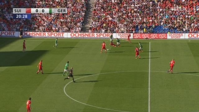 Match amical / Suisse-Allemagne (1-0) : Barnetta adresse une superbe passe à Derdiyok et c’est l’ouverture du score pour la Suisse !!!