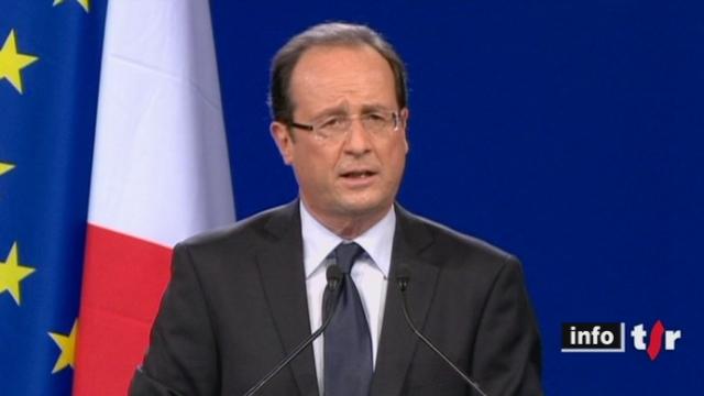 Au Bourget (France), le candidat François Hollande s'est affirmé dans le rôle de président potentiel devant les ténors du partis socialiste