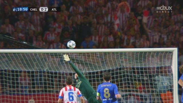 Chelsea (vainqueur Ligue des Champions) - Atlético Madrid (vainqueur Europa League). 19e: l'inévitable joueur colombien Falcao inscrit le 0-2 pour un Atlético spectaculaire