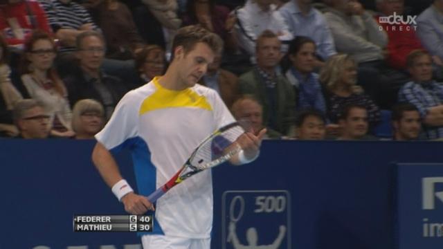 1/2 Final. Federer - Mathieu (7-5) : Federer confirme le break et remporte le premier set.