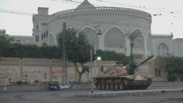 Au Caire, l'armée se prépare à contrer les manifestants