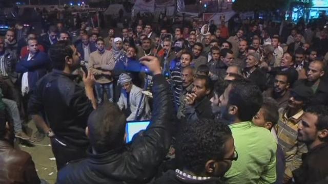 Les anti-Morsi sceptiques après le retrait du décret.