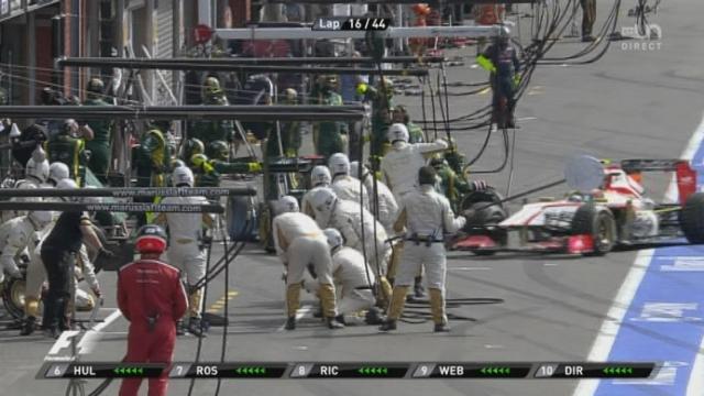 GP. 16e tour: incident insolite dans les boxes. Kovalainen tamponne Karthikeyan.