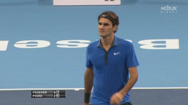 Bâle. 1/4 de finale. Roger Federer (SUI)  - Benoît Paire (FRA). 2e manche: à 6-2 5-2, après 52 minutes de jeu, le Suisse s'apprête à servir pour une qualification en demi-finales, où son adversaire sera un autre Français, Paul-Henri Mathieu