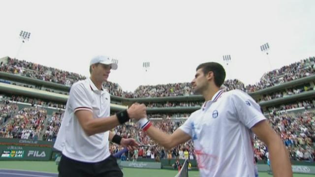 Demi-finale: John Isner (USA) finit par battre, au tie-break de la 3e manche, le no 1 mondial Novak Djokovic (SRB) 7-6 3-6 7-6