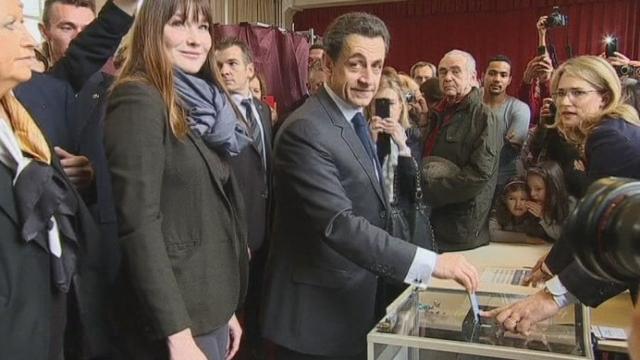 Séquences choisies - Les politiques dans les bureaux de vote dimanche