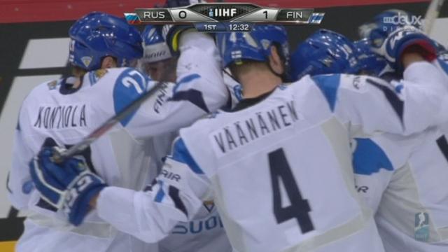 (1re demi-finale). Russie - Finlande. 1er tiers: après 7'28'', un formidable tir de Niskala, pris depuis la ligne bleue, permet à la Finlande d'ouvrir le score (8e/0-1)