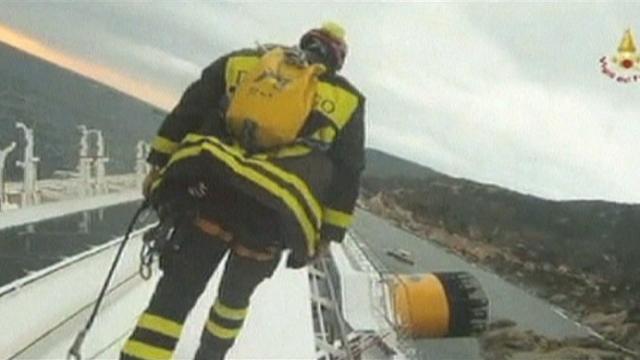 Séquences choisies - Costa Concordia: vidéo des pompiers
