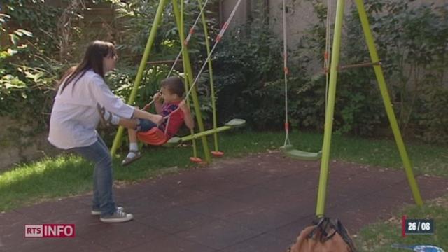 Atteint d'autisme, le fils de la comédienne Natacha Koutchoumov suit tous les jours une méthode d'apprentissage particulière au Centre O.V.A de Gland (VD)