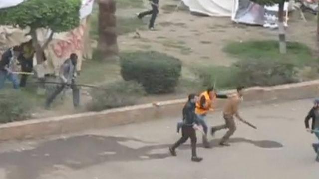 Violents clashs sur la place Tahrir