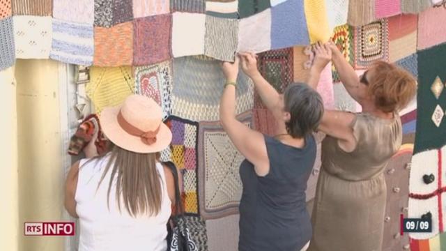 Les petits bonheurs: la pratique du tricot permet de colorer un peu la région de l'Aquila