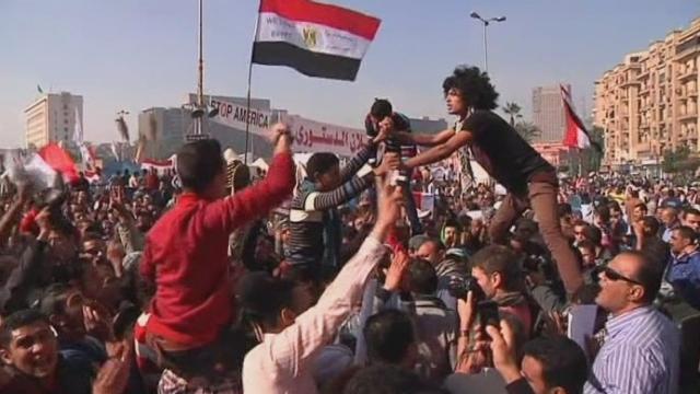 Des milliers de manifestants à la place Tahrir du Caire